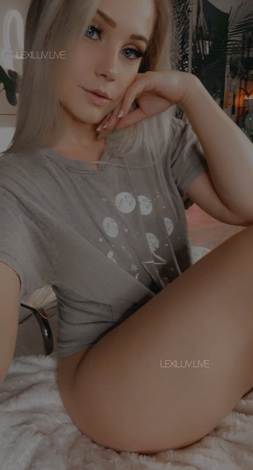 I had the best Saturday I hope you did too! Come tell me about it I&rsquo;m not wearing pants 😜 https://t.co/0uMmCi1hu5