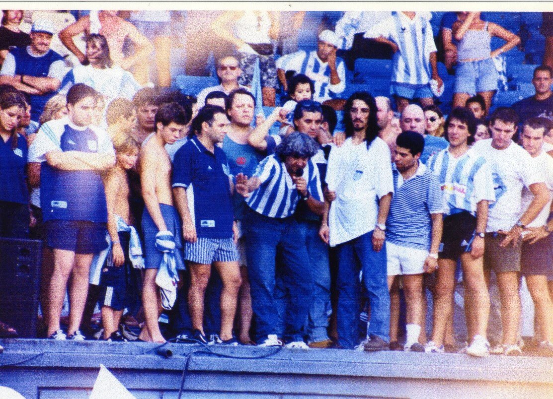 DDHRacingClub's tweet photo. Hay cicatrices que quedan para siempre. 
Hay luchas que nunca se olvidan.
Hay fechas que nos dicen quienes somos.
7 de marzo. #DiaDelHinchaDeRacing 
#LlenamosNuestaCanchaYNoJugamos https://t.co/lMohg7hlGg