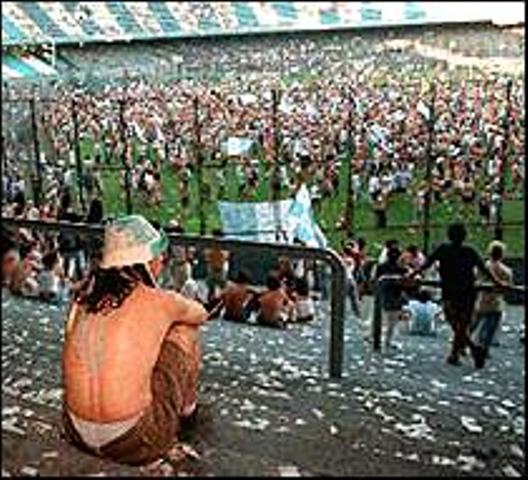 Comu_Racing's tweet photo. Tantas veces me mataron
Tantas veces me morí
Sin embargo estoy aquí resucitando...

¡Feliz día del hincha de #RACING!

#LaComuDeRacing https://t.co/OIBbr2ZSsU