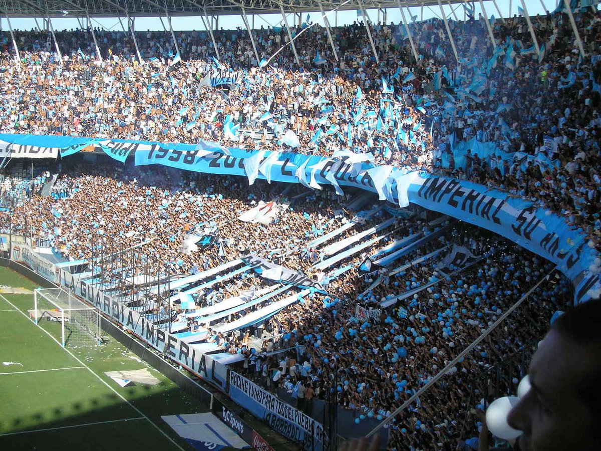Comu_Racing's tweet photo. Tantas veces me mataron
Tantas veces me morí
Sin embargo estoy aquí resucitando...

¡Feliz día del hincha de #RACING!

#LaComuDeRacing https://t.co/OIBbr2ZSsU