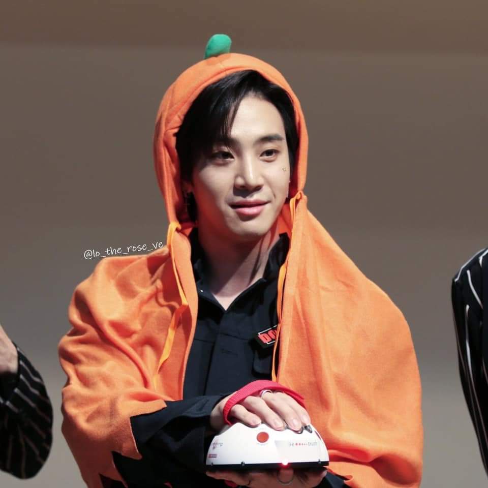 dailydojoon's tweet photo. Dojoon is such a baby ❤️

It's #SundayWithTheRose hope you guys have a great day! 

#KimWooSung 
#ParkDojoon
#LeeHajoon
#LeeJaehyeong 

#더로즈 
#TheRose 
@TheRoseSound https://t.co/Qebx007eA1