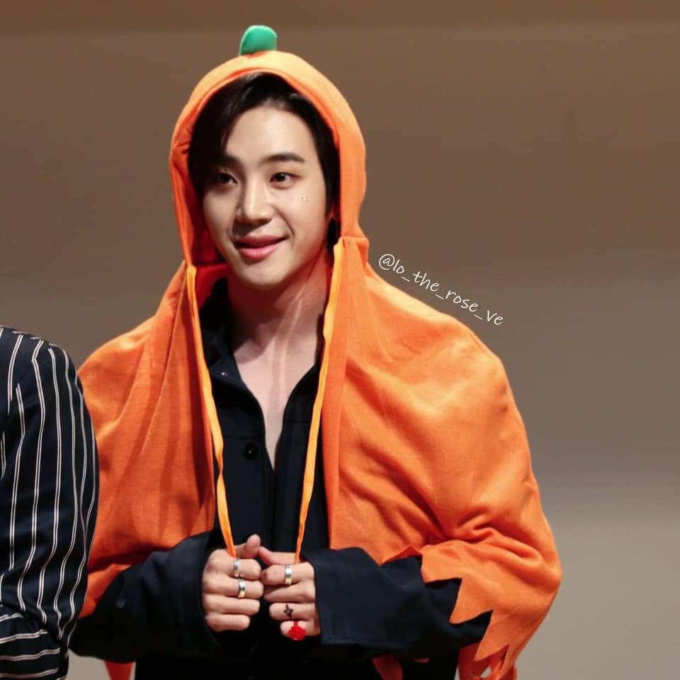 dailydojoon's tweet photo. Dojoon is such a baby ❤️

It's #SundayWithTheRose hope you guys have a great day! 

#KimWooSung 
#ParkDojoon
#LeeHajoon
#LeeJaehyeong 

#더로즈 
#TheRose 
@TheRoseSound https://t.co/Qebx007eA1