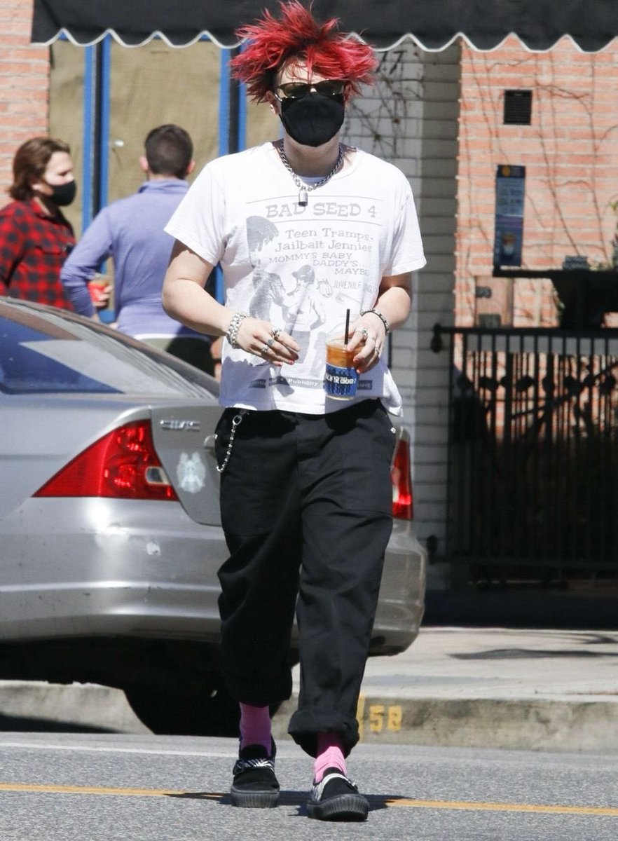 updatesblud's tweet photo. Paparazzi Photos of YUNGBLUD, in Los Angeles on March 5th, 2021 (3/3) https://t.co/T7EZ0H6GvH