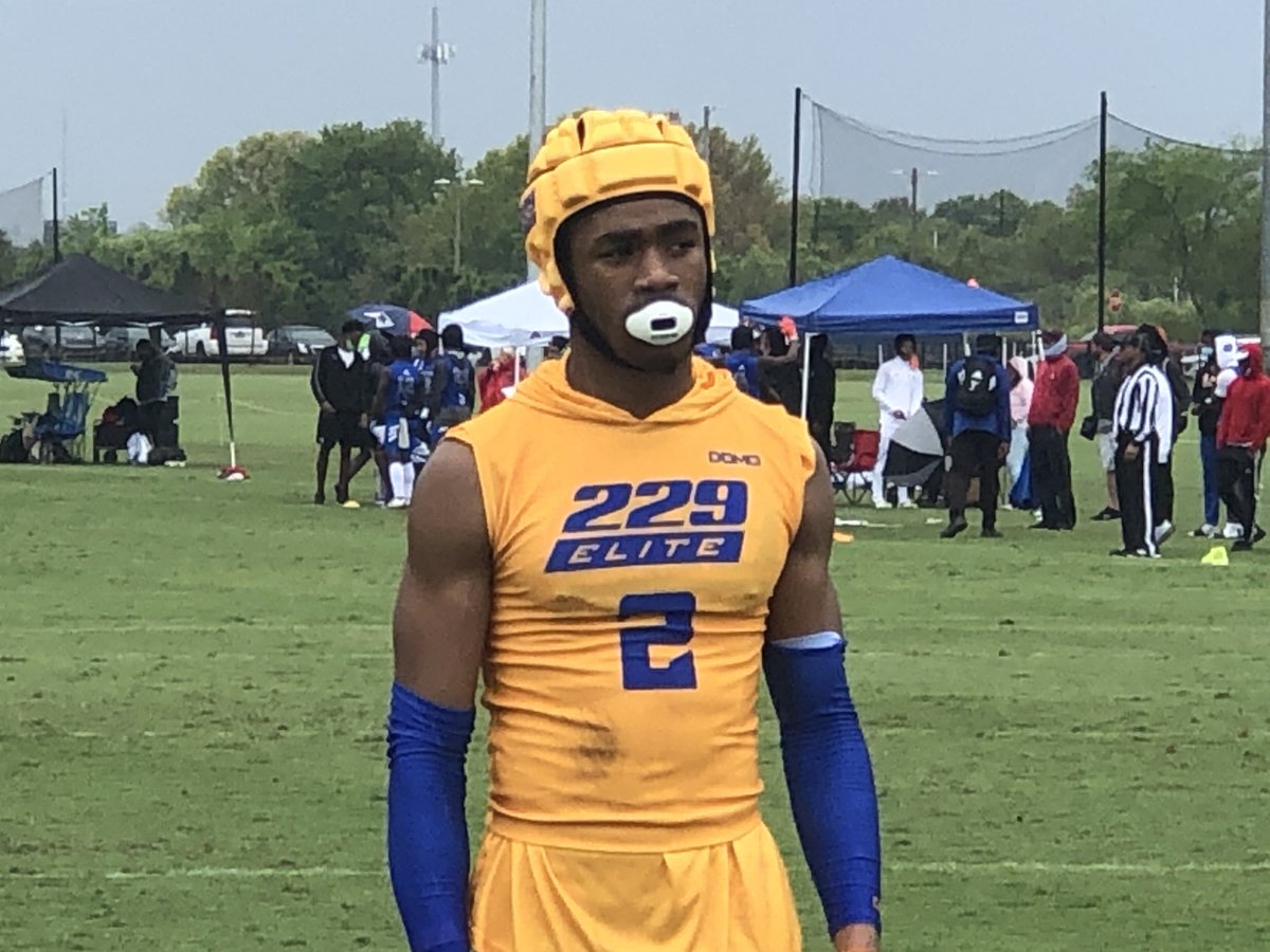 fbscout_florida's tweet photo. Long and athletic CBS are always in demand ⁦@persean_taylor⁩ ⁦@229Elite7v7⁩ https://t.co/lozAP3fMn3