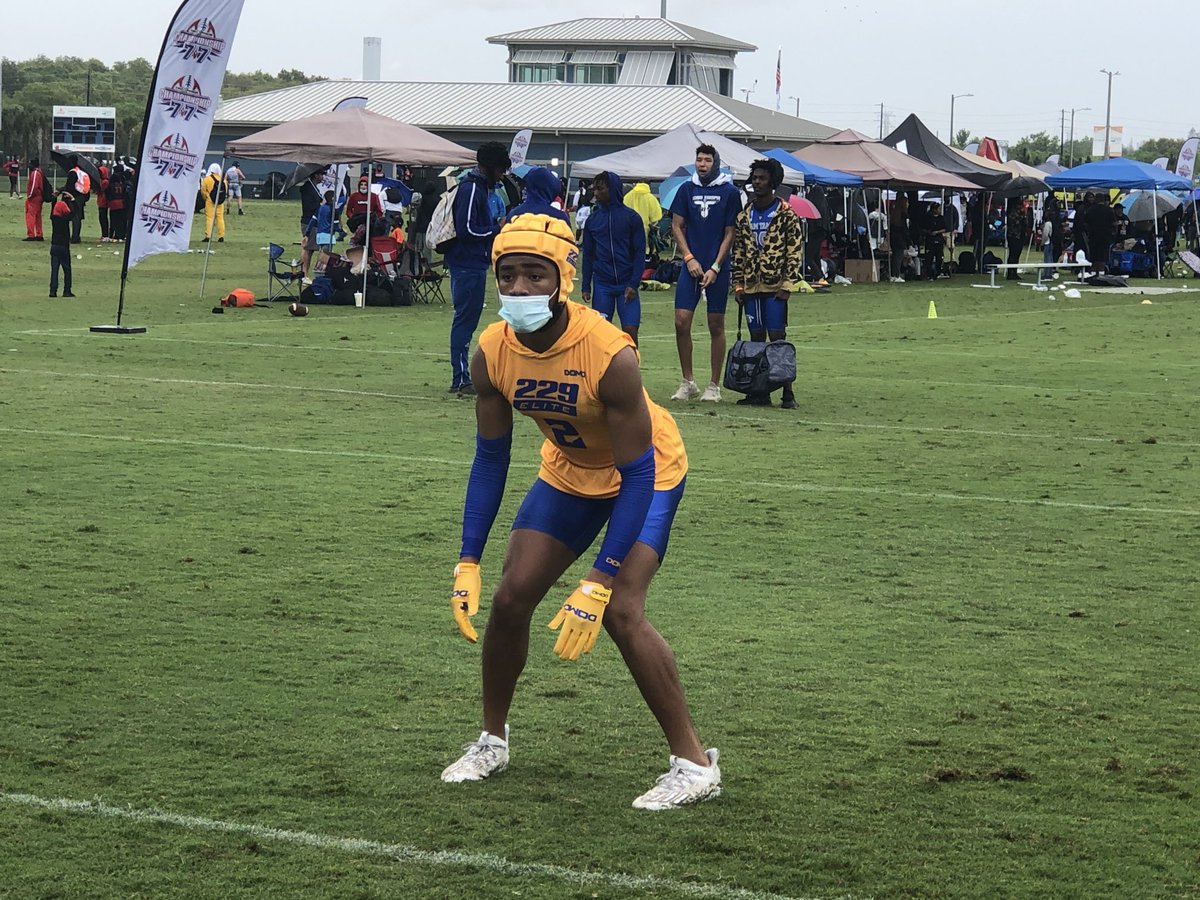 fbscout_florida's tweet photo. Long and athletic CBS are always in demand ⁦@persean_taylor⁩ ⁦@229Elite7v7⁩ https://t.co/lozAP3fMn3