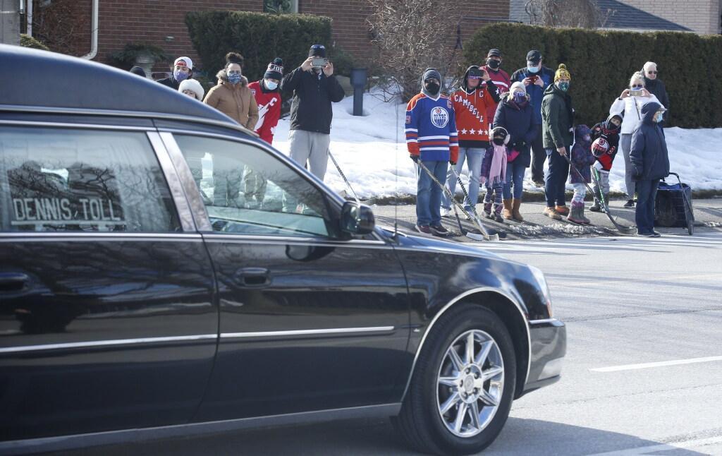 WARMINGTON Final horn sounds as Walter Gretzky is laid to rest