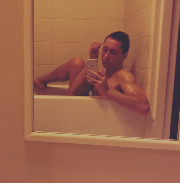 imkeithandrew's tweet photo. 03.06.2021.

..i loveeeee baths!🤷🏼‍♂️🙅🏼‍♂️💁🏼‍♂️

#polska #itsme #bathselfie #gayselfie #polishselfie #gaychicago #polishgays #sofreshandsocleanclean #hiii #keithandrew https://t.co/lNZz40xMNB