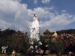 AWESOME_VN's tweet photo. Thái Sơn Pagoda, Cậu Mountain, Tây Ninh, Vietnam.
#ThaiSon #NuiCau #TayNinh #Vietnam https://t.co/mqu3YGTigV