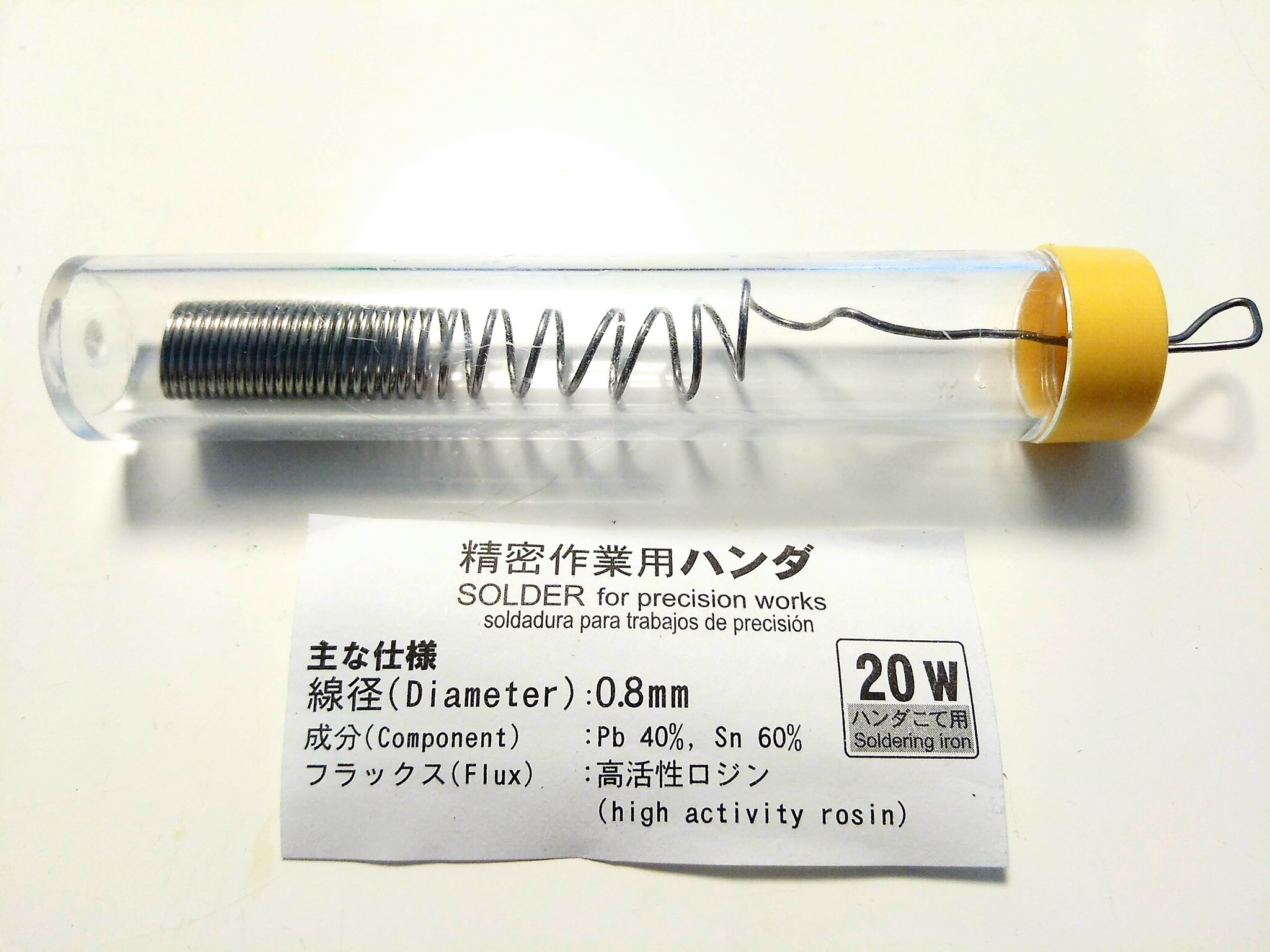 Gheim ダイソーのハンダ スズと鉛の比率も溶ける温度も 共晶ハンダとほぼ同じなので使うつもりだったけど Ledの小ささにビビって 慌ててgootのハンダ買って来て使った Sd 61 1本272円 キースイッチ以外の全パーツはんだ付けしてもまだこれだけ余ってる 1
