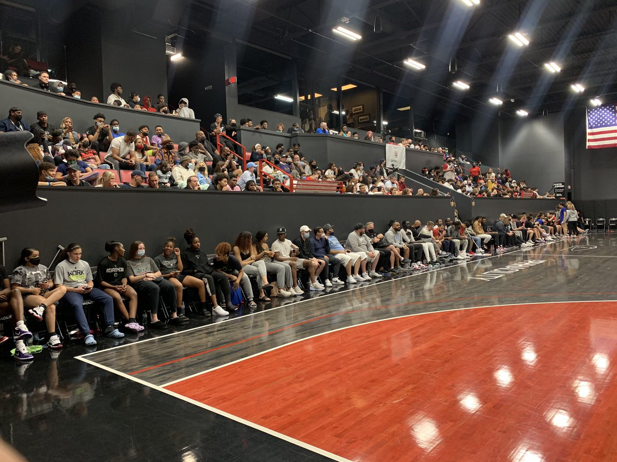 Grind Session championship game between AZ Compass and BFL Prep is so packed they had to stop letting people in. Big names in the building watching. Big time game.