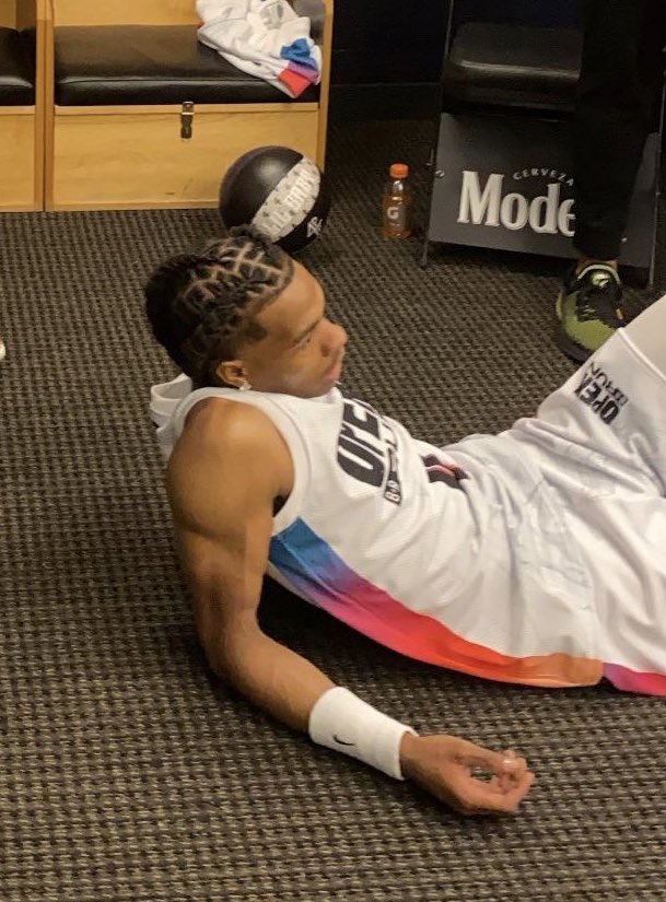 JoeDaActivist's tweet photo. “Y’all know ion hoop like dat” https://t.co/psXZEStpZd