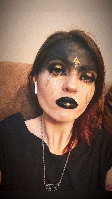Ready to go out and freak people 😈 https://t.co/E5JihYbTMU