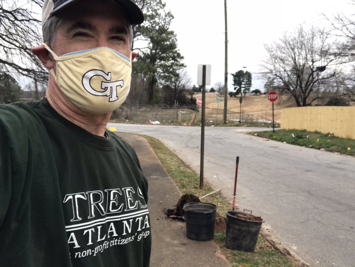 JMTBuzz's tweet photo. This morning I helped @TreesAtlanta plants trees on the streets near Southview Cemetery. The event was well attended by volunteers and we planted over 50 trees. I demonstrated by planting the first tree. https://t.co/g9druD4BWD