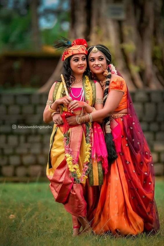 "प्रभुकृपा" का अर्थ यह नहीं...
कि जीवन में कभी दुःख ही न आए...

दुःख में भी आप दुखी न हों और..
वो घड़ी कब बीत जाए...

आप को पता ही न चले...
यही है "प्रभुकृपा"....!

🦋❤️

#जय_श्री_कृष्णा..🙏🙏
#सुप्रभात🌹🙏