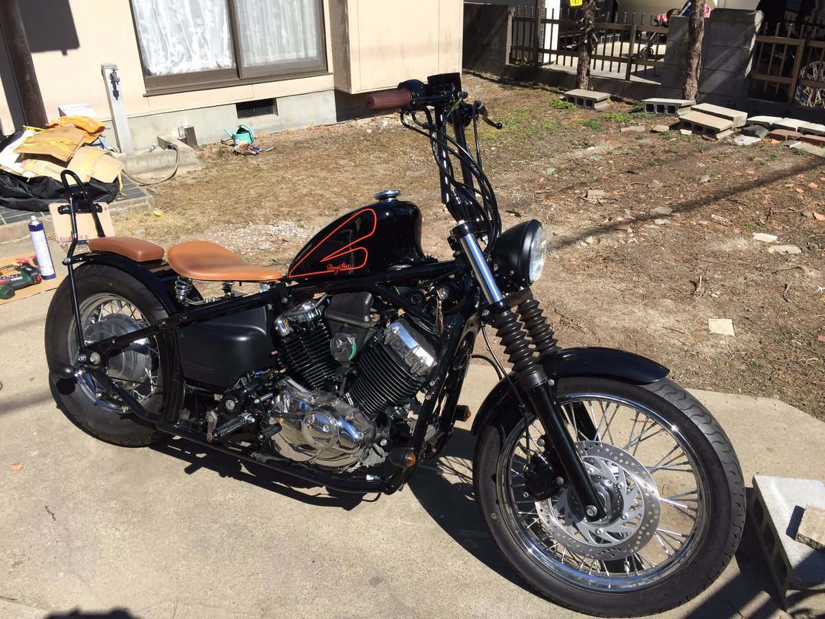 Zero_Kasu_'s tweet photo. やっとタンク乗せれました‼️
かっこいいねー‼️
自画自賛だけど😅
タンクはマジで時間かかったパーツです💦
カスタムもそろそろ終わりになります
#ドラッグスター 
#ドラッグスター400
#カスタム
#ハイマウントタンク
#スポーツタンク
#塗装
#ゼロカスのレストア記 https://t.co/2RzLWNdsts