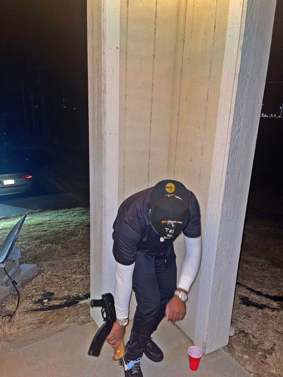 tridadon's tweet photo. Dey say Tri slow downn! You living too fast !  Well im like too bad, bc i need a real bag ! 🗣👿 #FreeFed #FreeBo #FreeRoscoe #LLDES #LLMANDO 🖤💯 https://t.co/GpE16T2e0z