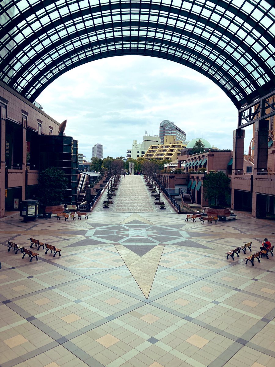 恵比寿三越の閉店後 ガランとした様子は 崩壊後の世界のよう 跡地にはスーパーマーケットのライフなど Togetter