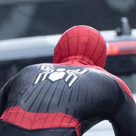 BREAKING: A more detailed look at Tom Holland IN COSTUME on the set of #SpiderManNoWayHome has been released!

via: Atlanta Filming (original photos of this scene were released on January 16th)