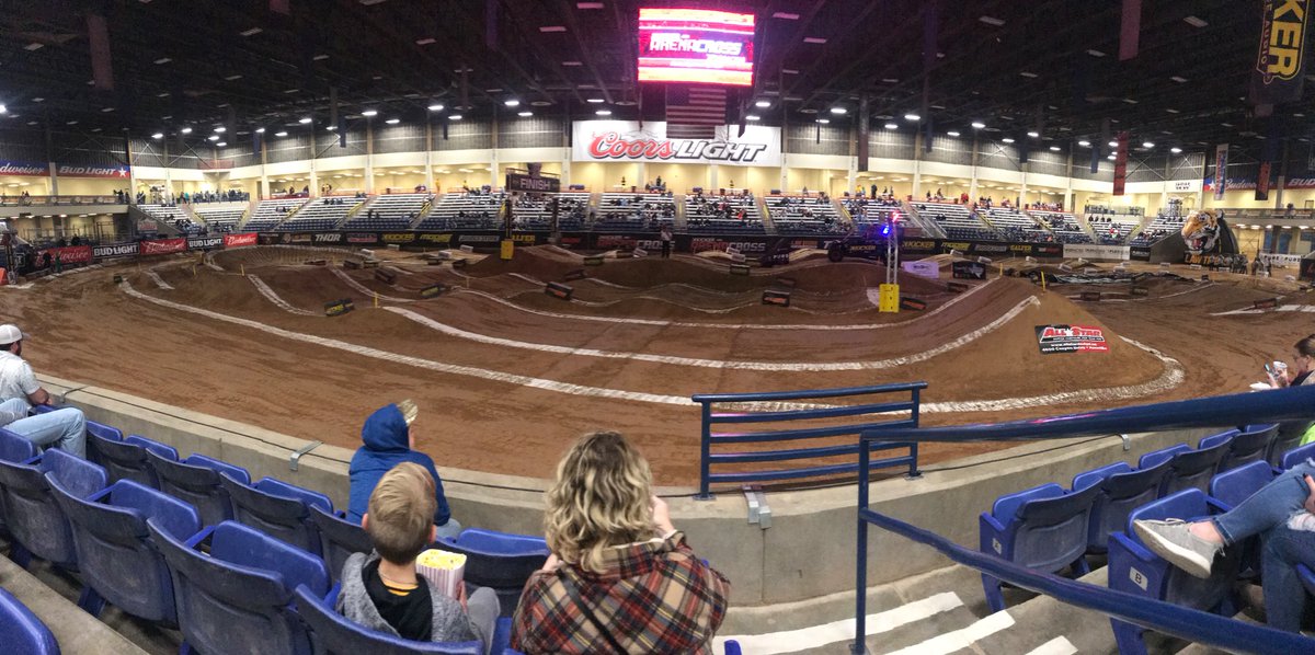 Arenacross tonight! Cool track and good racing! #dirtroots