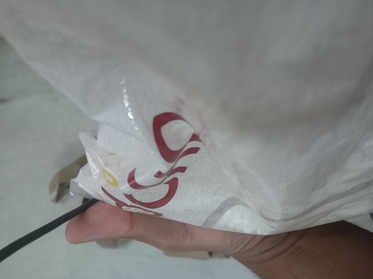 HarshaYSV's tweet photo. @jagograhakjago We opened the box delivered to us, look at the shape of these #products. 3 products seal #tampered &amp; I now strongly suspect #mischief
We cant use any.
Is this how you deliver? #Amazon #AmazonIndia #AmazonPantry #homedelivery #India 
@amazon @amazonIN @AmazonHelp https://t.co/ftIrLnTFwX