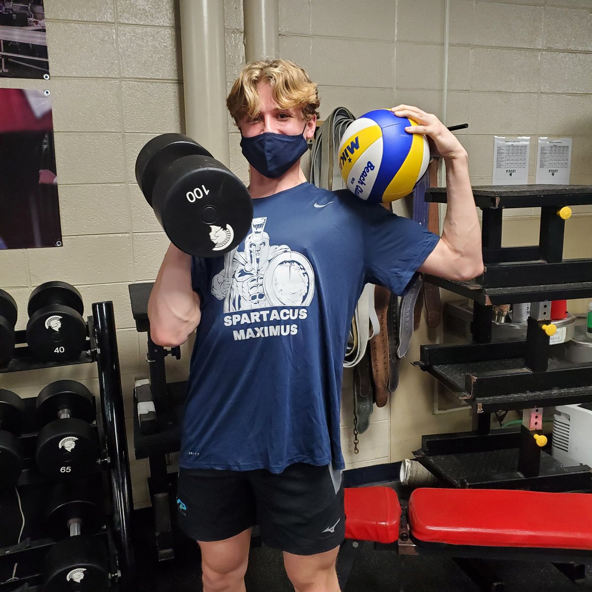 east_strength's tweet photo. 50 reps of back squat with his body weight on the bar helped @seaner923 get #5Points and earn his t-shirt! Let's gooo!
#Spartacus #StrengthInNumbers https://t.co/dHCitN73iS