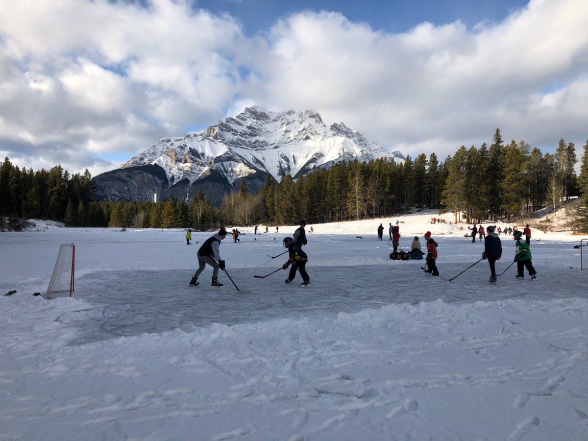 microwish's tweet photo. Canadian Life. #WaltersRink https://t.co/d2cAVuDswX