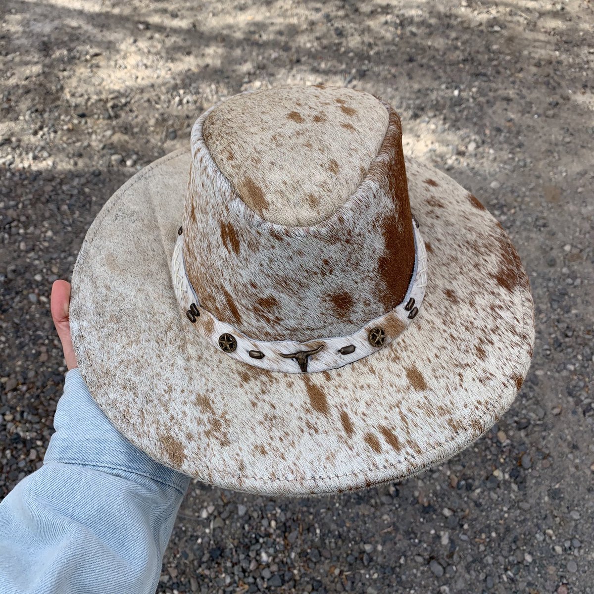 MiranchitoB's tweet photo. ✨ ℂ𝕆𝕎ℍ𝕀𝔻𝔼 ℍ𝔸𝕋 𝔾𝕀𝕍𝔼𝔸𝕎𝔸𝕐! ✨

Win a beautiful handmade, one of a kind, cowhide flat brim hat.❤️

How to enter:
•follow @MiranchitoB 
•retweet this post
•tag a friend! https://t.co/VYopqij6Vw