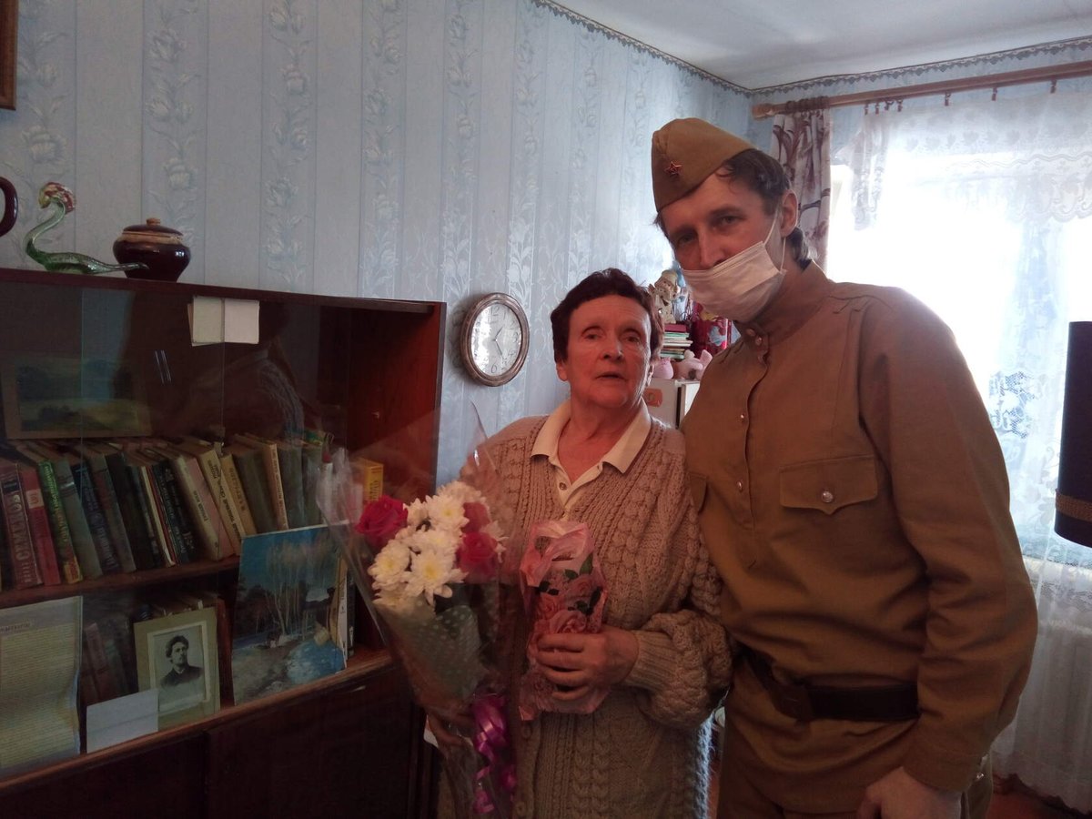 Депутаты фракции #ЕР37 в Совете Приволжского г/п Е. Волкова, Р. Белов, поздравили с наступающим #8МАРТА 
Почетных граждан г. Приволжска Хапаеву А.С., Позднышеву Е.И. и граждан, награжденных знаком «За заслуги перед Приволжским районом» - Сидорову Г.В.,Гусеву А.П., Васильеву Л.А.