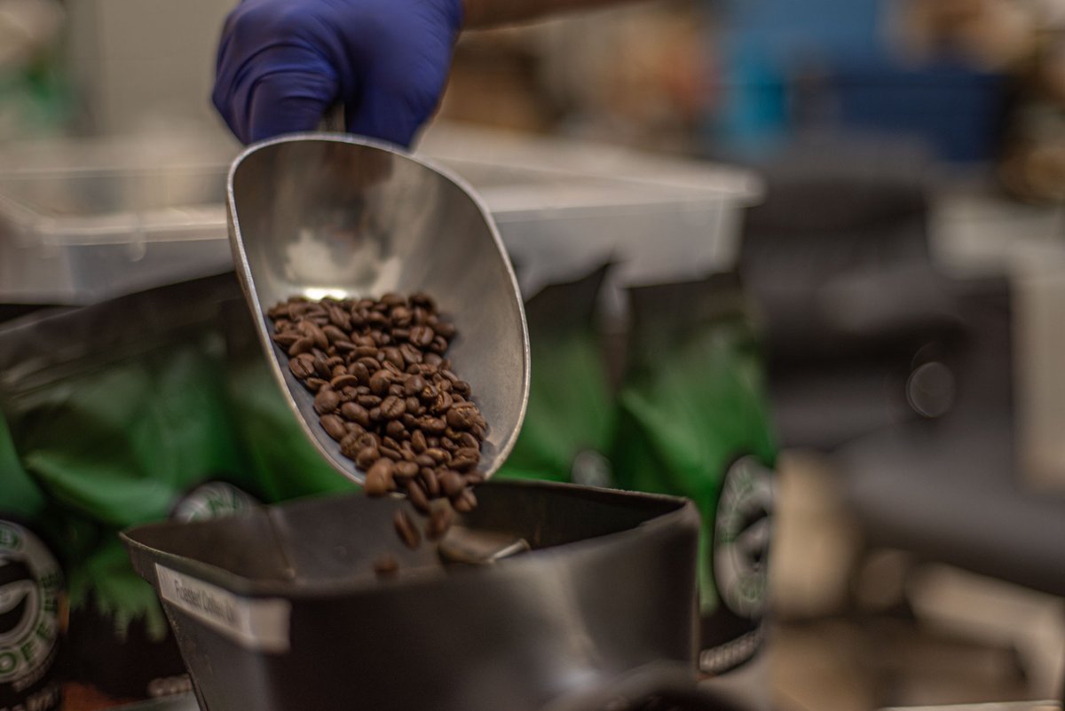 BlindCoffeeRoas's tweet photo. We hate 12 ounce bags of coffee. We fill EVERY bag with a full 16 ounces , and we are proud of it. #grocerystores #12ounce bags #suck #fullpounds are #whereitsat https://t.co/VVGTypimY4