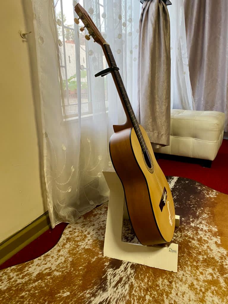 MadaneLoading's tweet photo. Show your instrument some love and it will love you back. E keke ea u hurdah https://t.co/kh4h8iDA1j