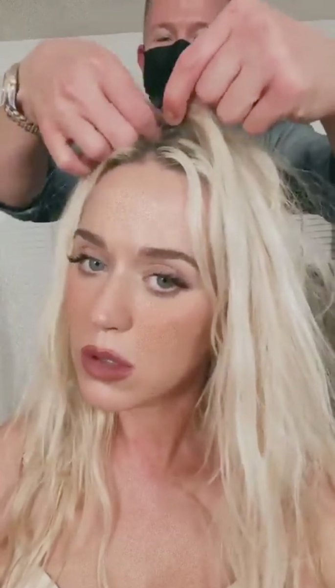lukasperry's tweet photo. KATY PERRY IS COMING https://t.co/DoXU4RD0ED