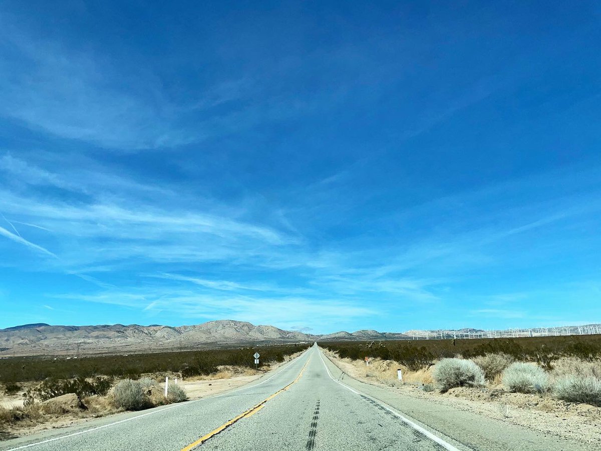 trisarahhhtops_'s tweet photo. 🌵🌾 over the river &amp; thru the desert, to grandmother’s house we go! https://t.co/JcP7qVfjj9