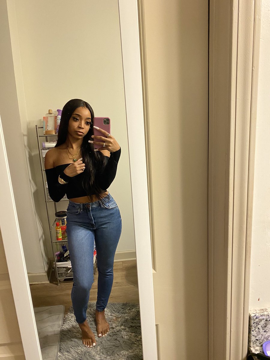 lifeofindi's tweet photo. never doing too much. 🖤 https://t.co/Gv7ZvMimVL