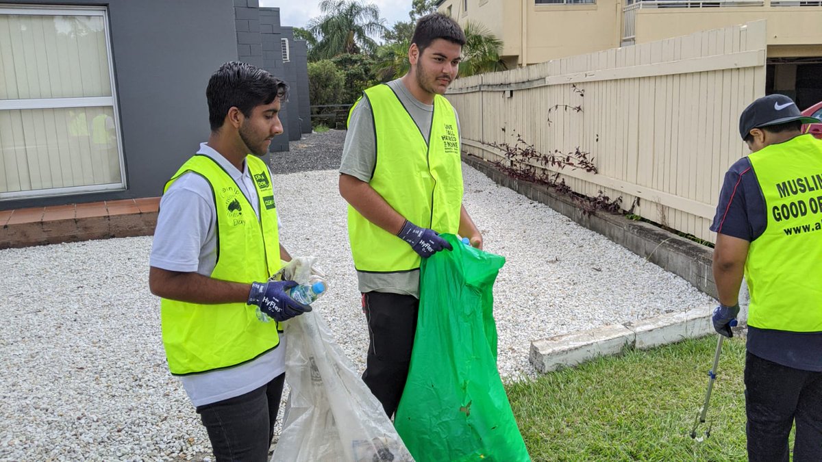 MKABrisbane's tweet photo. Jazzakallah to everyone for making clean up day Australia a success
@MuslimYouthAU @MkaAUS_Humanity #whatmuslimsdo @cleanupaustralia
#stepupAustralia https://t.co/B36YIqwVxc