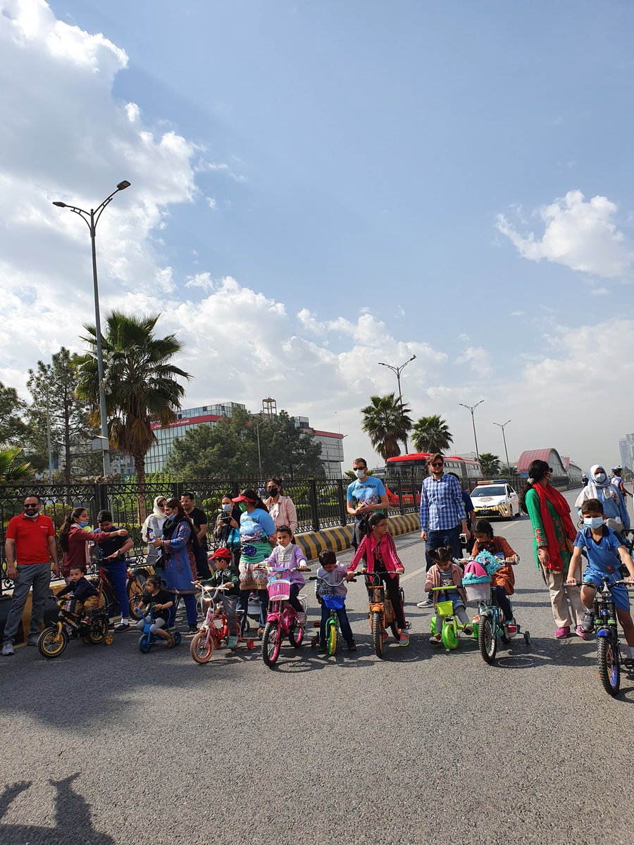 Lil babies all set for their race at #CyclingSunday :')

#ReImagineIslamabad