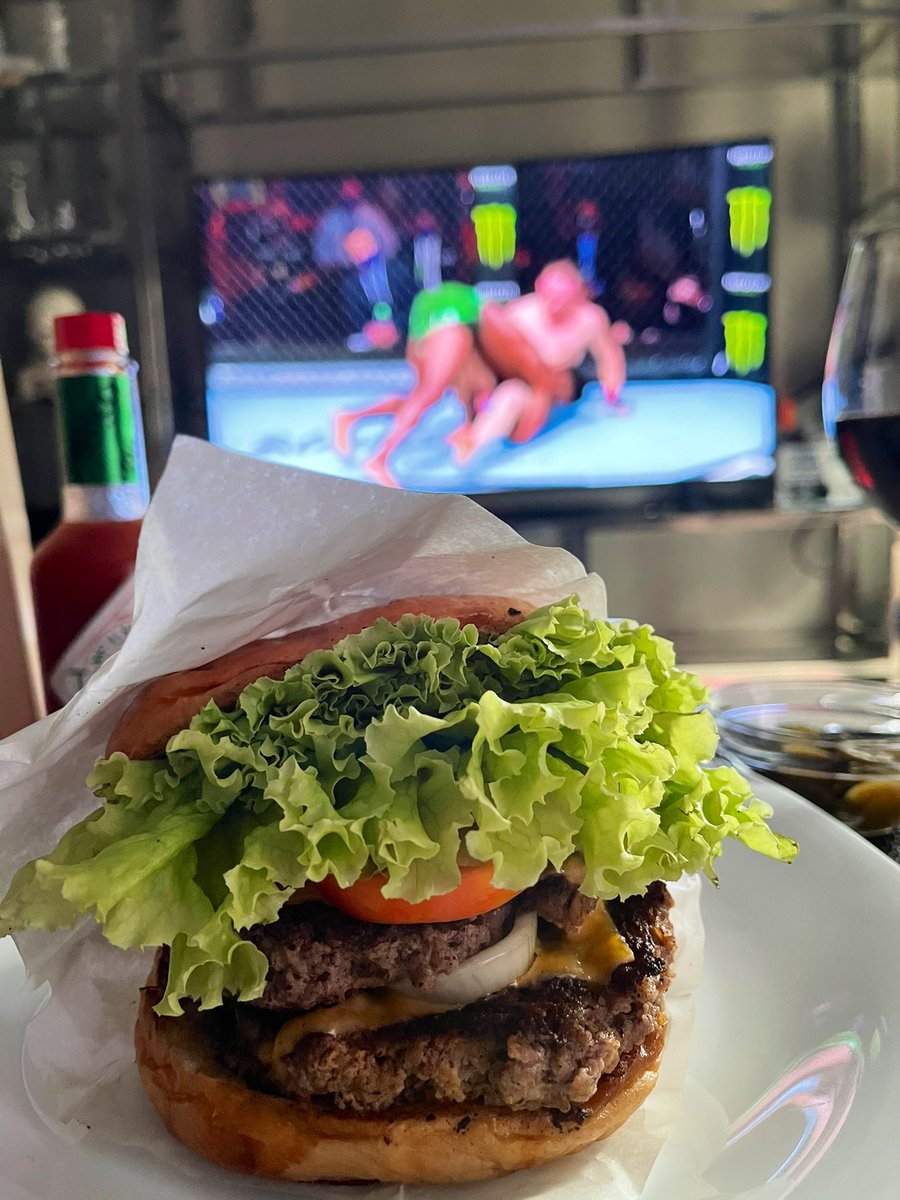 Vernon_Go's tweet photo. Championship fights. Champion burger! By @smashandbite #UFC259 @RicoRobleslive https://t.co/mT3Jbxlh50
