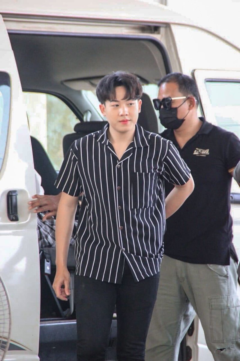 KOTSLUN's tweet photo. ກ້າວແລກຂອງການອອກລົດ ☺️☺️
ຂອບໃຈຮູບພາບຈາກນ້ອງໆເດິ ☺️ 
#onelovetheseries Oishi Drink Station https://t.co/oia2Cog2e8