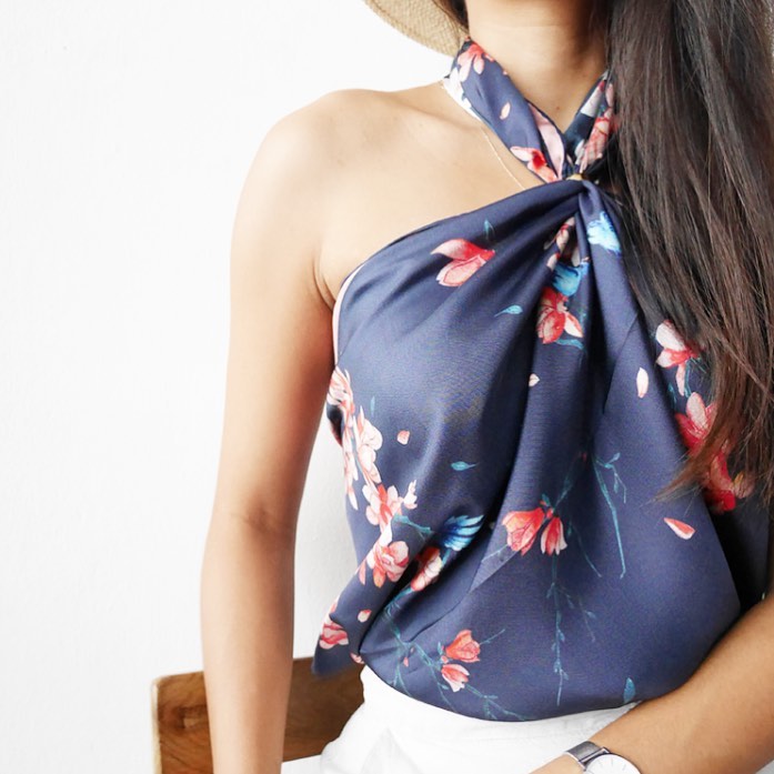 deebydiana's tweet photo. How do you prefer to wear you scarves! Tag us
.
.
.
.
.
#silkscarves #silk #multifunctionalscarf #deebydiana #deebydianaco #scarfprint https://t.co/zmwqaVtiaM