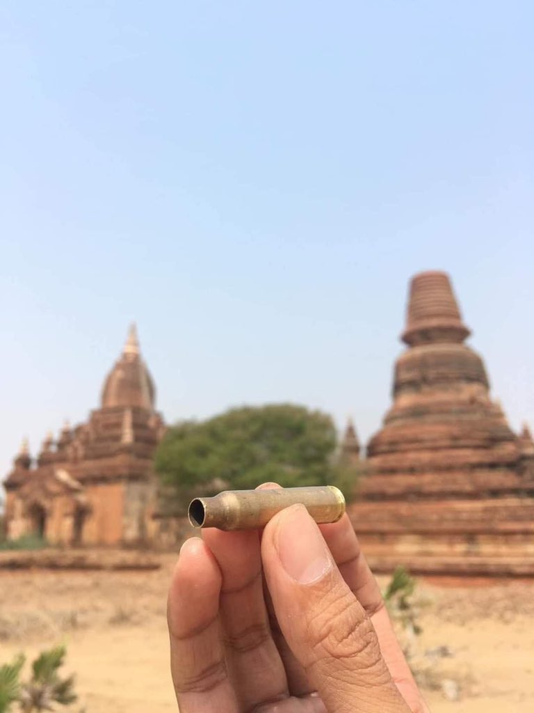 Eldrid19121's tweet photo. tw // blood
Military and police shot with real gun to unarmed protester at Bagan , a UNESCO World Heritage Site in Mandalay region of Myanmar.
#WhatsHappeningInMyanmar
#Mar7Coup https://t.co/a6JWR4Fmre