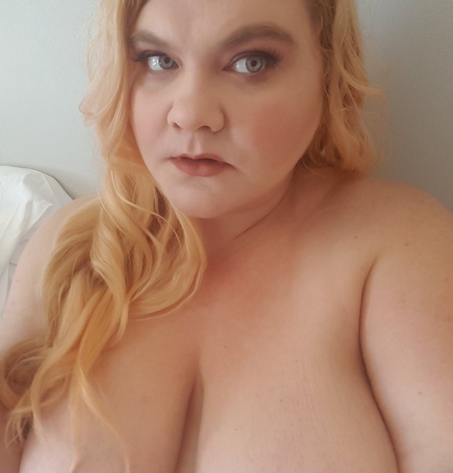 What kind of videos are YOU looking for tonight? 👀 https://t.co/ledAGrYYD5<a href="/tag/avnstars"class="tags"><span>#avnstars</span></a><a href="/tag/avnawards2020"class="tags"><span>#avnawards2020</span></a>