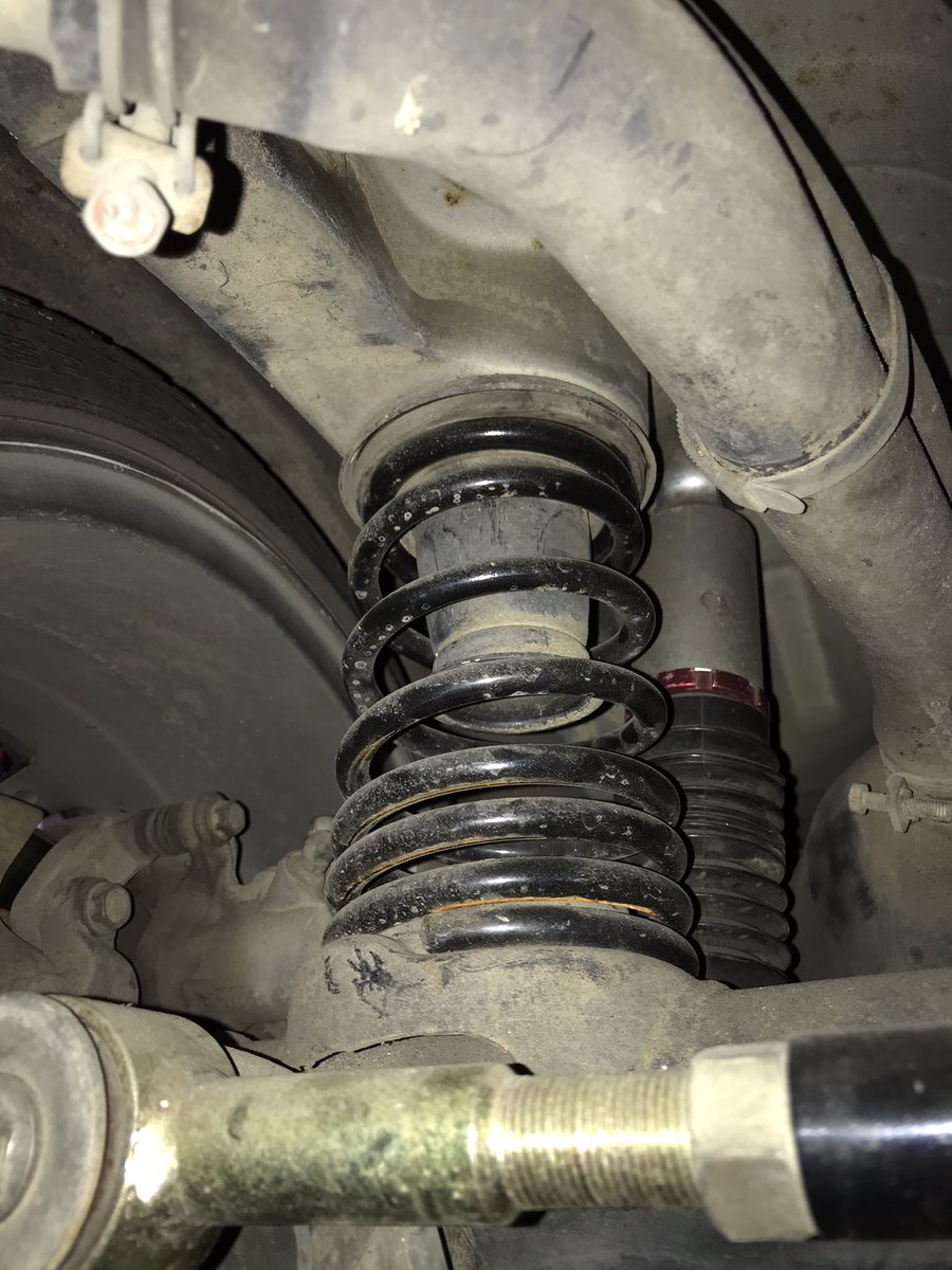 G 610 ガレージ ムトウ 日高市 探してたバネレートが見つかったので タイヤも外さず ささっと交換 3 5キロ 6キロ車高調へ 段差でバネ同士が当たる異音が無くなり 程良い硬さ アルトワークス 車高調整 峠 ワインディング