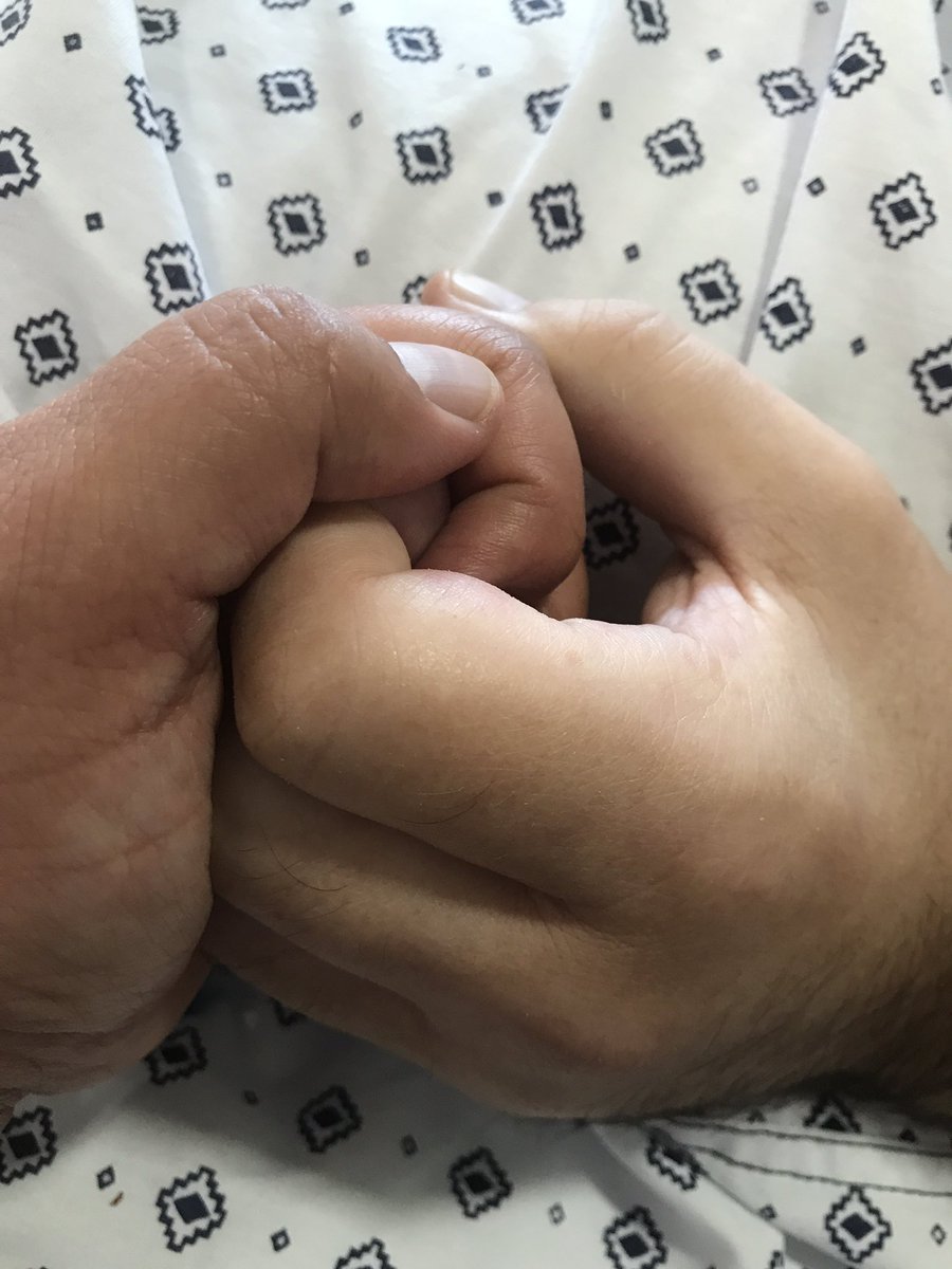 willy_tv's tweet photo. Mi amado @aluisolmos Ahora estamos unidos por siempre. 
Para mí no perdiste la #batallacontra vs el #cancer porque le ganaste muchas veces y cada día durante 5 años. Hoy además eres libre de sufrimientos y ya estás con Dios. TE AMO . Haré que nuestra historia trascienda. https://t.co/D1Kqq5HiBG