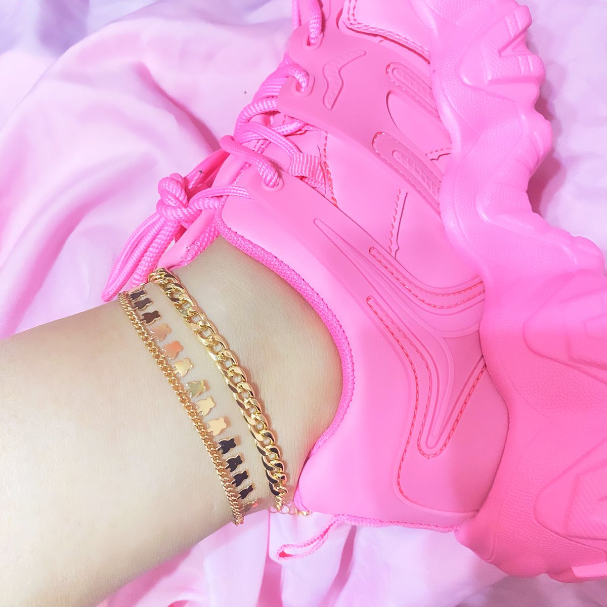 Tatalashes's tweet photo. Anklet season is here babes 🔥 #anklets #ankletseason #tatalashes #affordablejewelry #pink #pinkshoes https://t.co/VekZvTIF5G