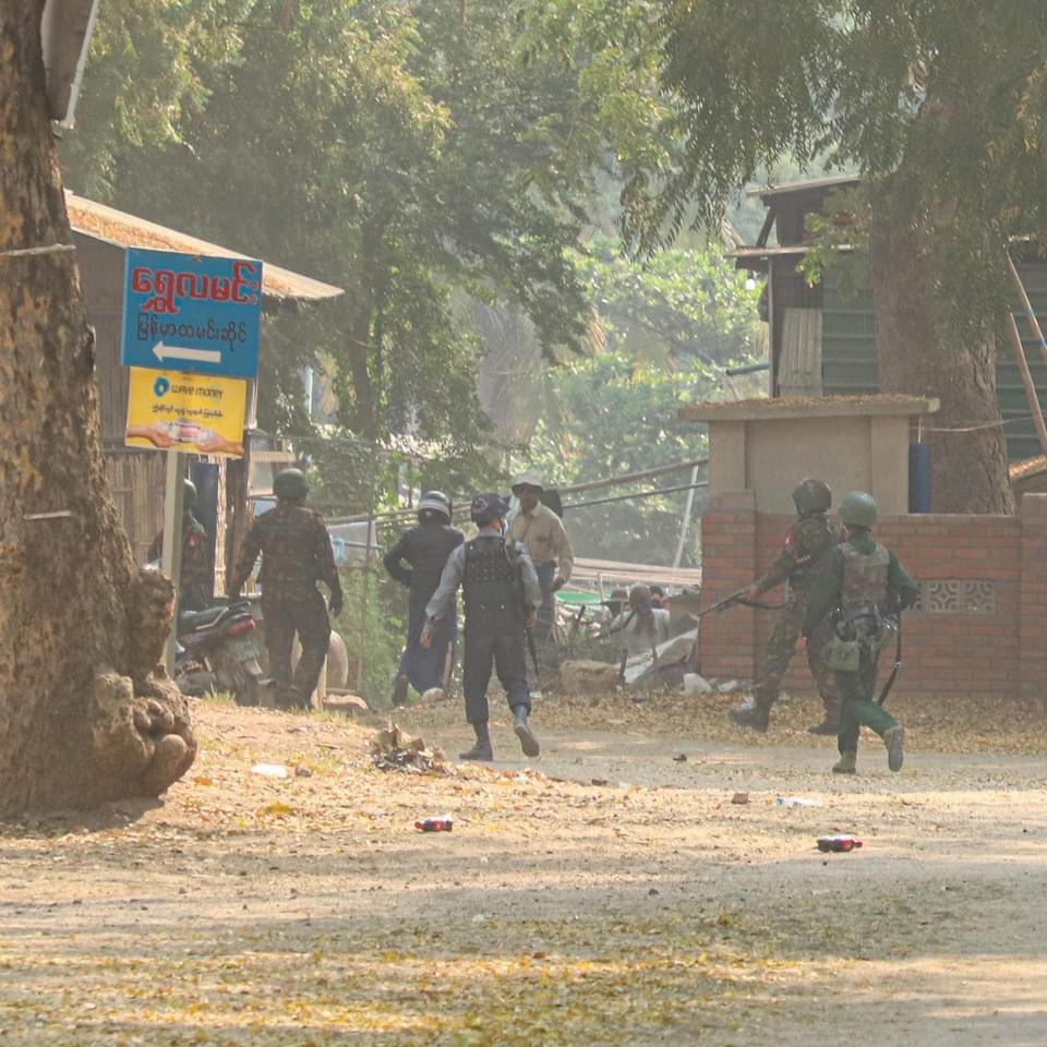 __hariel__'s tweet photo. TW: blood, wound
BAGAN , a @UNESCO world heritage site in Myanmar was raided this morning by Police/Military clothed #Terrorists . They used #realbullets . A young boy got hit, left with multiple graze gunshot wounds. https://t.co/GJQIfbEbf9