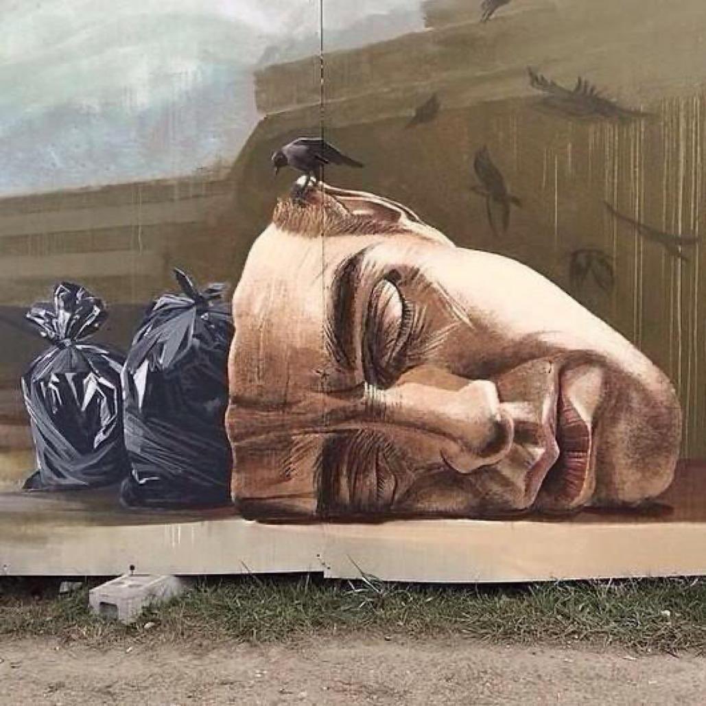 تكتشف أن بعض عقول البشر : 
هي مجمع لنفايات و تحتاج الى تنظيف عميق و مستمر