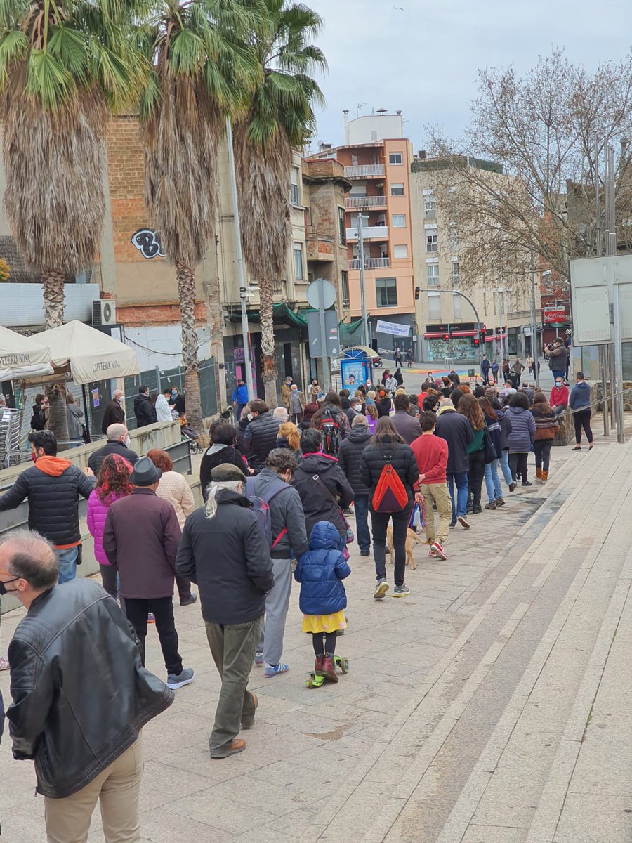 SororitatO's tweet photo. Avui, passejada feminista a Santako! Visca la lluita feminista!!! #8M #LluitaFeminista #8MAntifa #VivesDiversesIRebels #SiEnsToquenAUnaResponemTotes https://t.co/v3RBeuIxrA