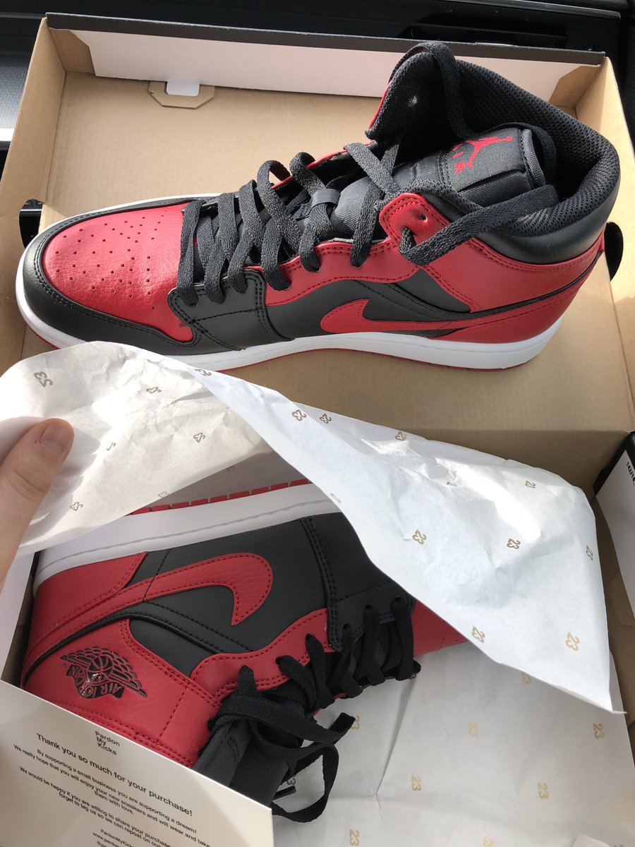 Wizez1's tweet photo. Just got some Jordan 1:s. Nice https://t.co/jCyX2SntP4