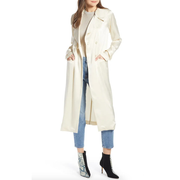 thechicbirdie's tweet photo. So good I had to share! Check out all the items I'm loving on @Poshmarkapp #poshmark #fashion #style #shopmycloset #realizeu #41hawthorn #somethingnavy: https://t.co/rXVfWFJRyu https://t.co/KmSitgMA6N