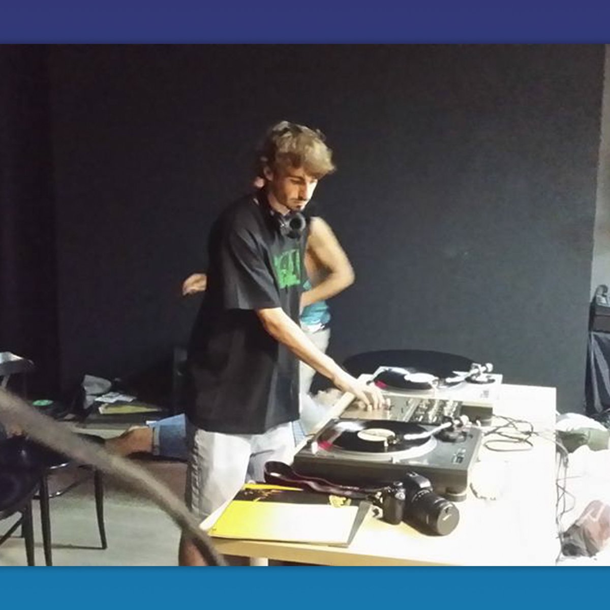 BreakingAlmeria's tweet photo. Bboy @chusick (R4M/LJDA), uno de los mayores representantes del Breaking almeriense en la actualidad.
Nuestro hermano Chus es un auténtico amante de la cultura Hip Hop.
https://t.co/0zTqj2TUBz
#chus #r4m #ljda #breaking #djing #breakingalmeria #almeria #barcelona #hiphop #culture https://t.co/bLmnf0yHkF