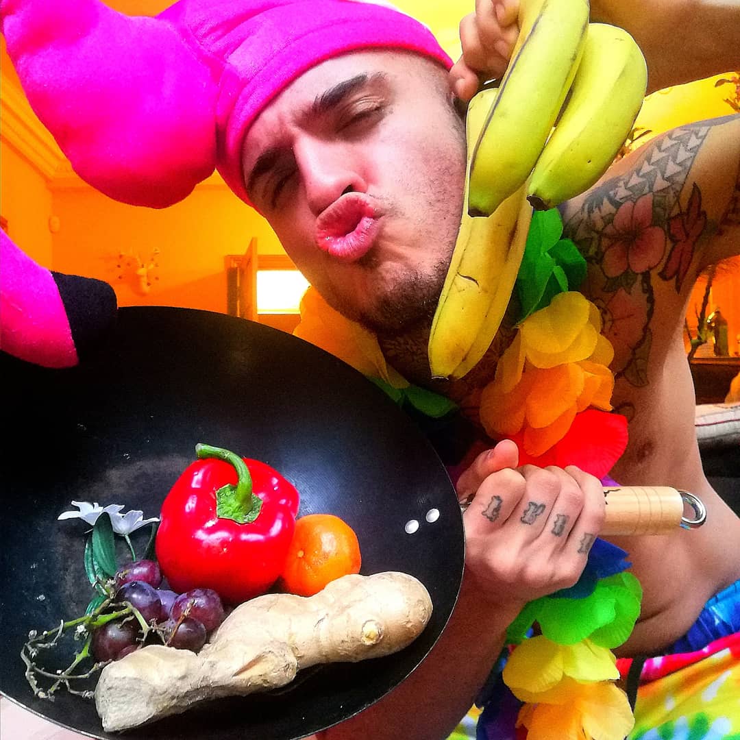 themadchattaa's tweet photo. Who Eats Vegan?🥦 MEEEE!🙋🏽Been A Cheeky Year &amp; I Feel Epic!🎉 Feel Epic Too When Ya Stream My Empowering Music (oioi)⬇️ https://t.co/nBDWcQoHRP

@TheQReviews @QueerFMVan #Vegan #VeganLife #lgbt #LGBTQ #musicartist #newmusic #newmusicfriday #gay #pride #HIPPY #Memes #gaymeme https://t.co/5QMZGzFJ7R